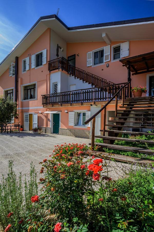 B&B Apartments Casa Sullavalle Montefortino Exterior foto