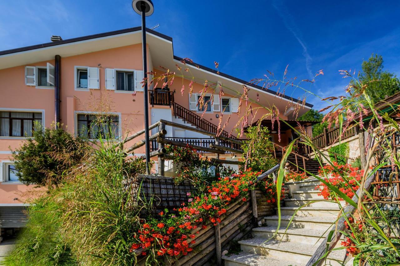 B&B Apartments Casa Sullavalle Montefortino Exterior foto